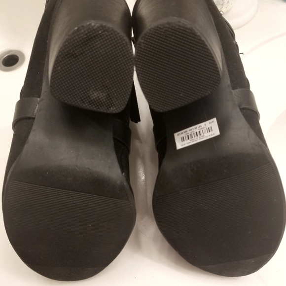 Torrid Faux Suede Criss Cross Black Heel Bootie Size 8w - Picture 4 of 8